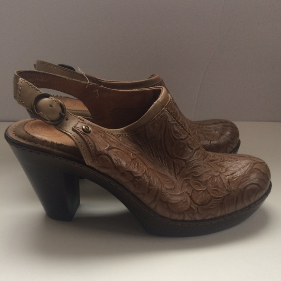 gucci flashtrek embellished sneakers women